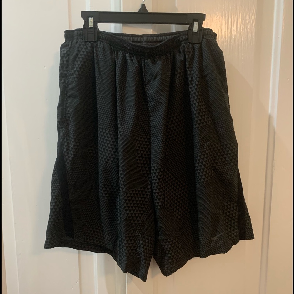 Nike men’s dry fit athletic shorts, size large